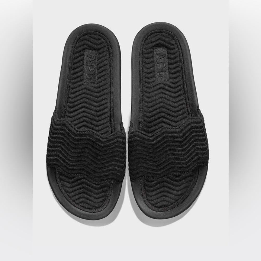 APL ZigZag Slide features our luxurious chevron TechLoom. US size 9